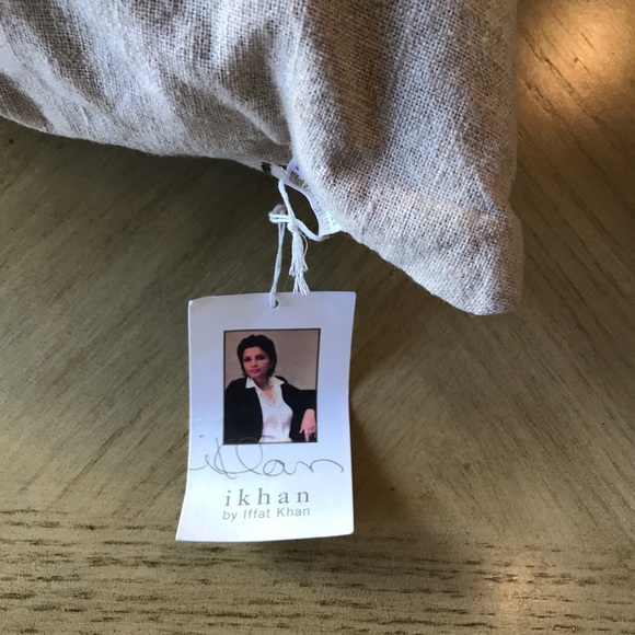 Ikhan decorative pillow, sequined design/ beige - Picture 3 of 8